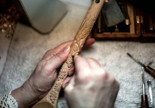 It felt good holding the wood, gripping the gouge.