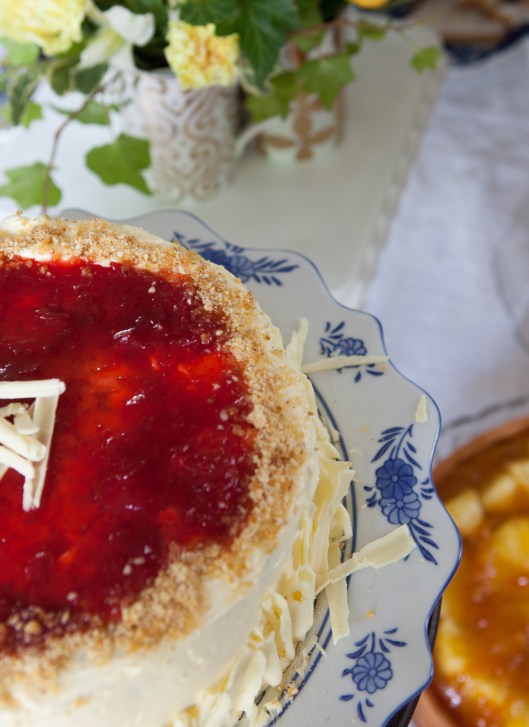 18 White Chocolate Praline Cake