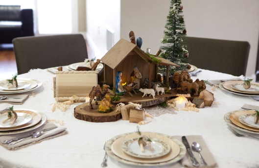 28-christmas-wood-tablescape